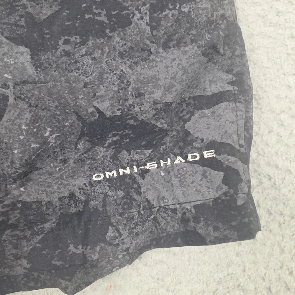 Columbia PFG Performance Fishing Gear Shorts Mens Large Omni-Shade Shark Print